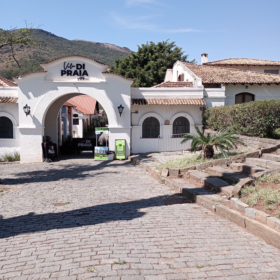 Vila Di Praia em Atibaia, com a Pedra Grande ao fundo