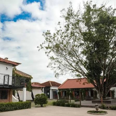 Pátio interno da Vila Di Praia em Atibaia